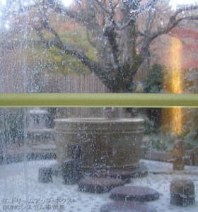 $B%,%i%9$N%9%1!<%k=|5nA0!!F^$C$?%,%i%9$G$OH~7J$bBfL5$7(B